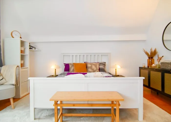 Apartment Mit Balkon Am Bergpark